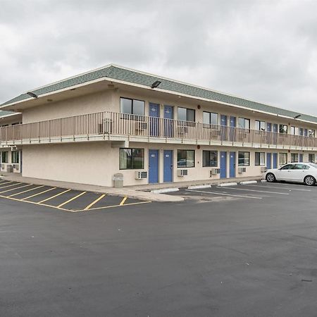 Motel 6 Kansas City, Mo - Airport エクステリア 写真