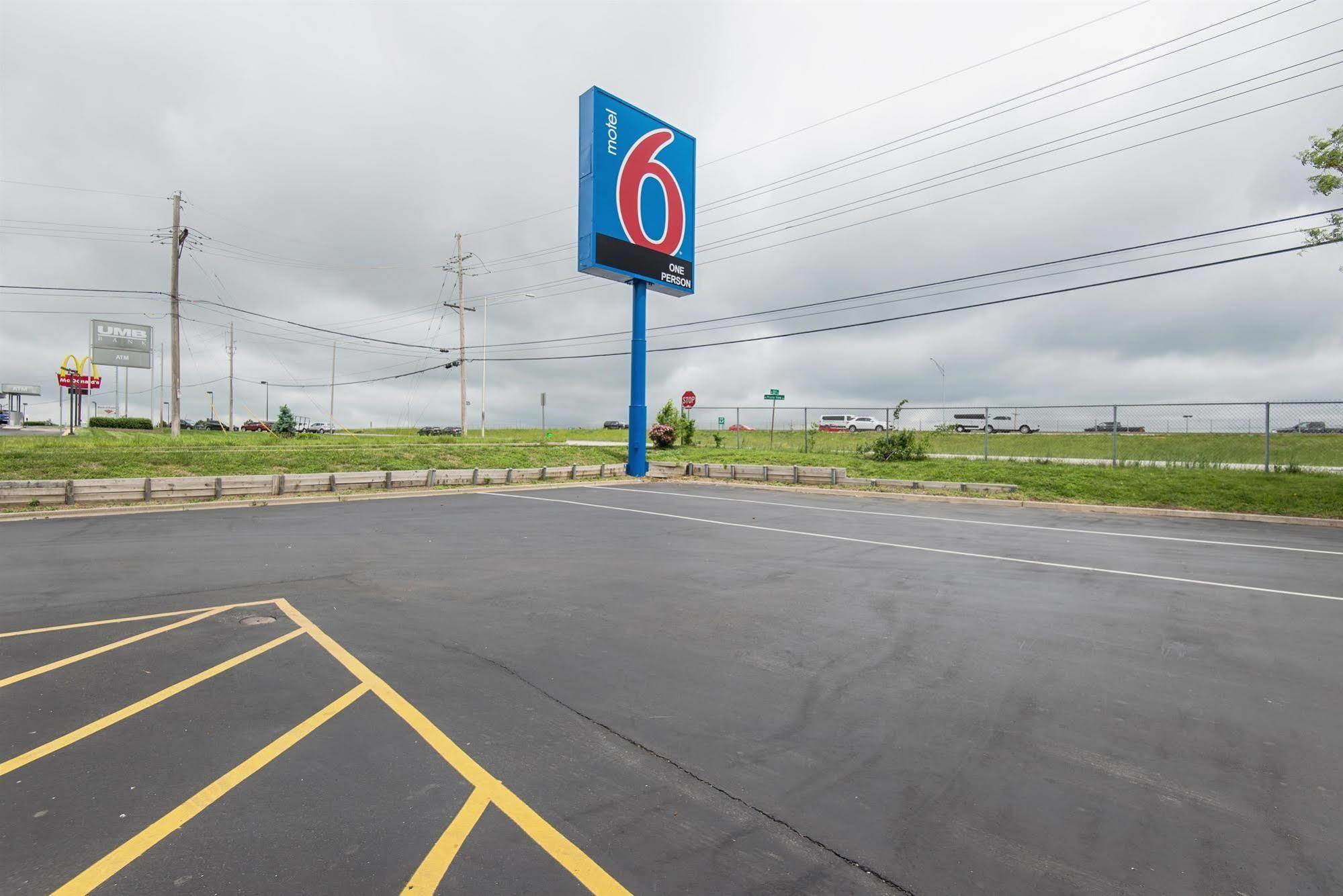 Motel 6 Kansas City, Mo - Airport エクステリア 写真
