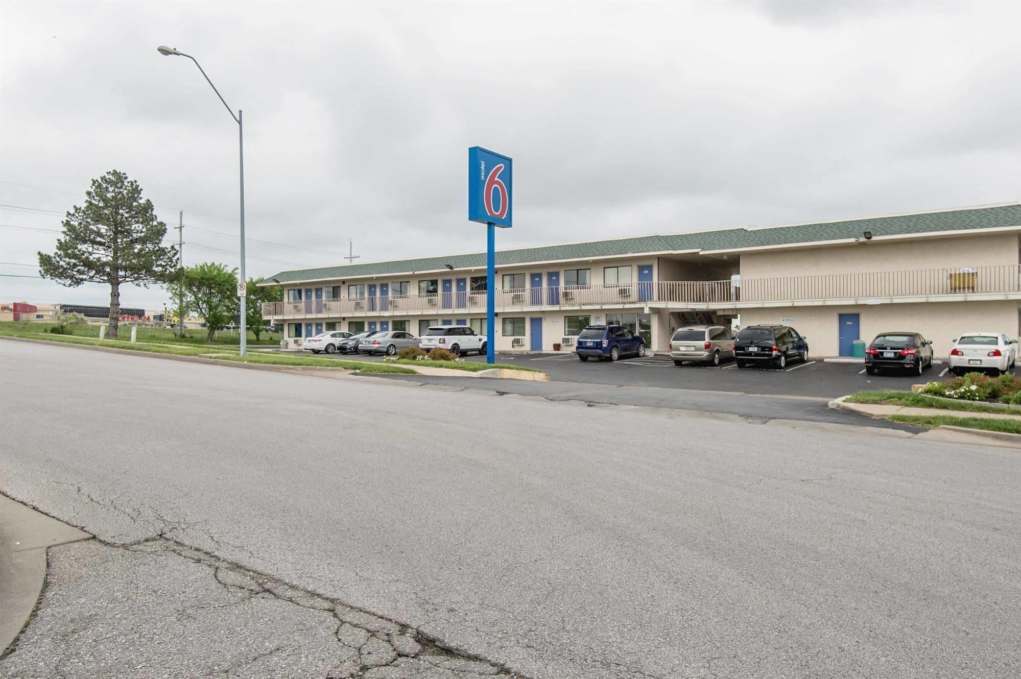 Motel 6 Kansas City, Mo - Airport エクステリア 写真