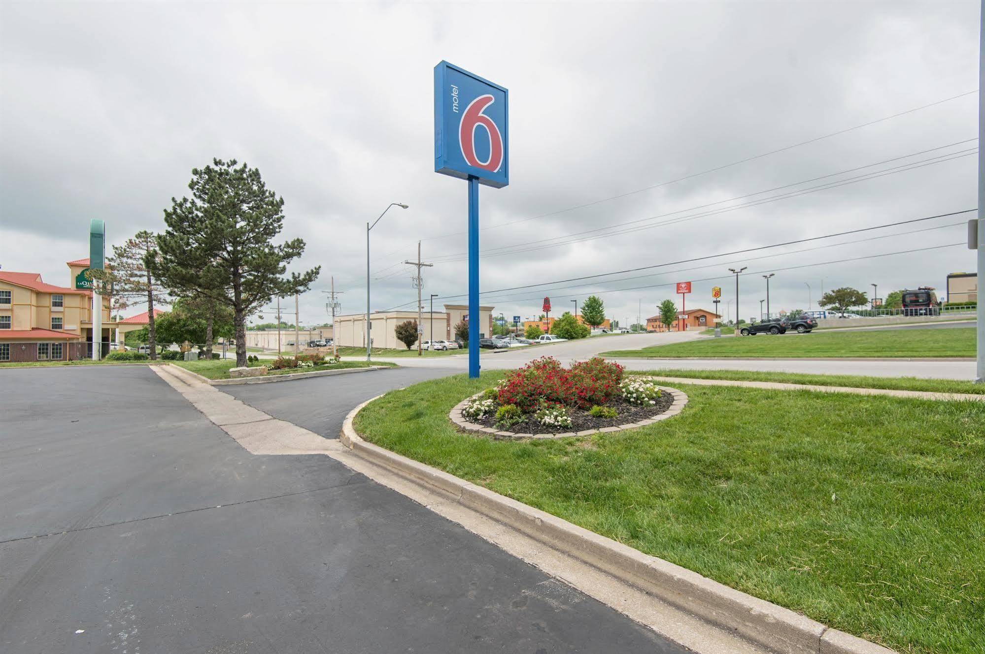 Motel 6 Kansas City, Mo - Airport エクステリア 写真