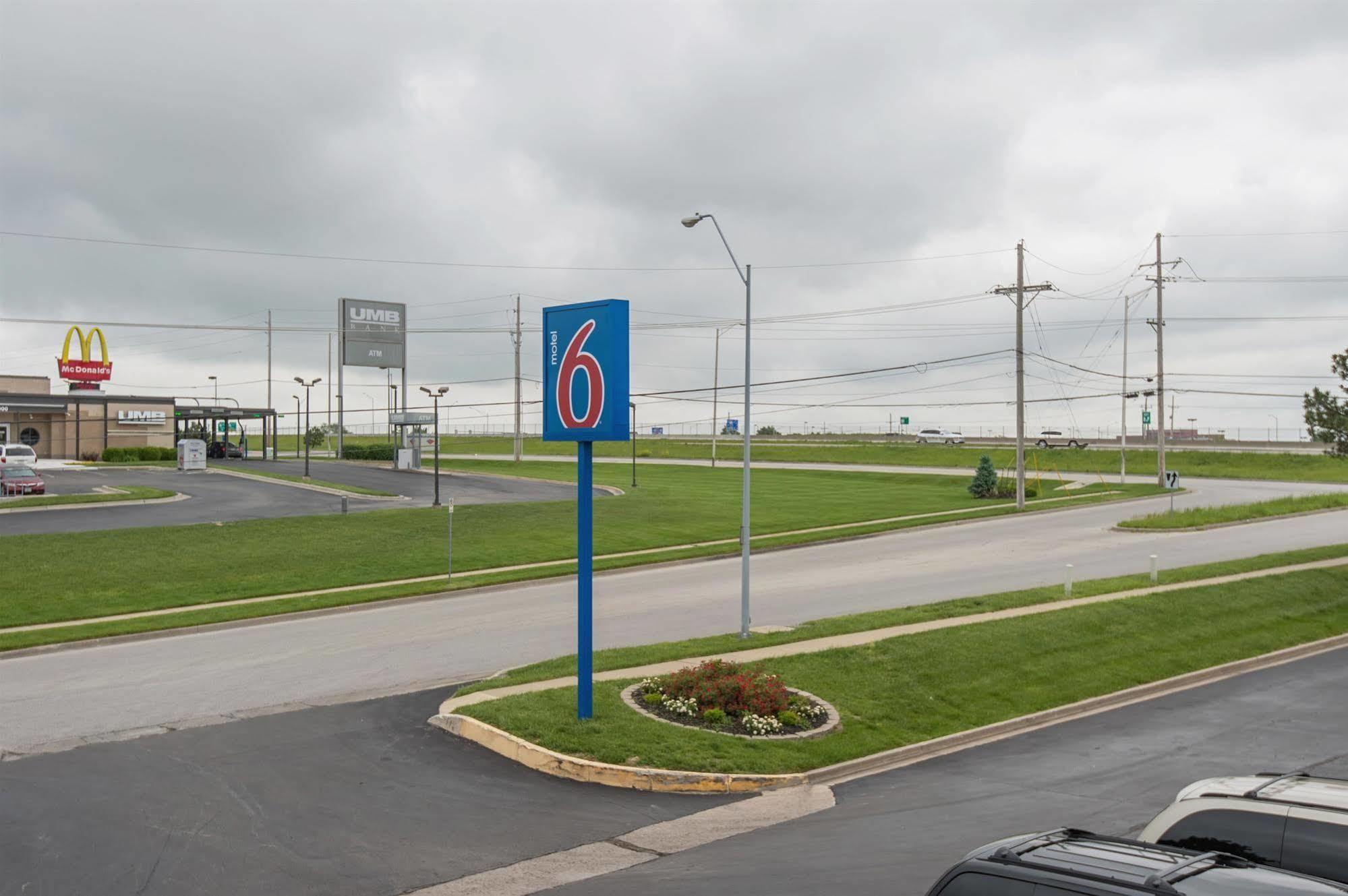 Motel 6 Kansas City, Mo - Airport エクステリア 写真