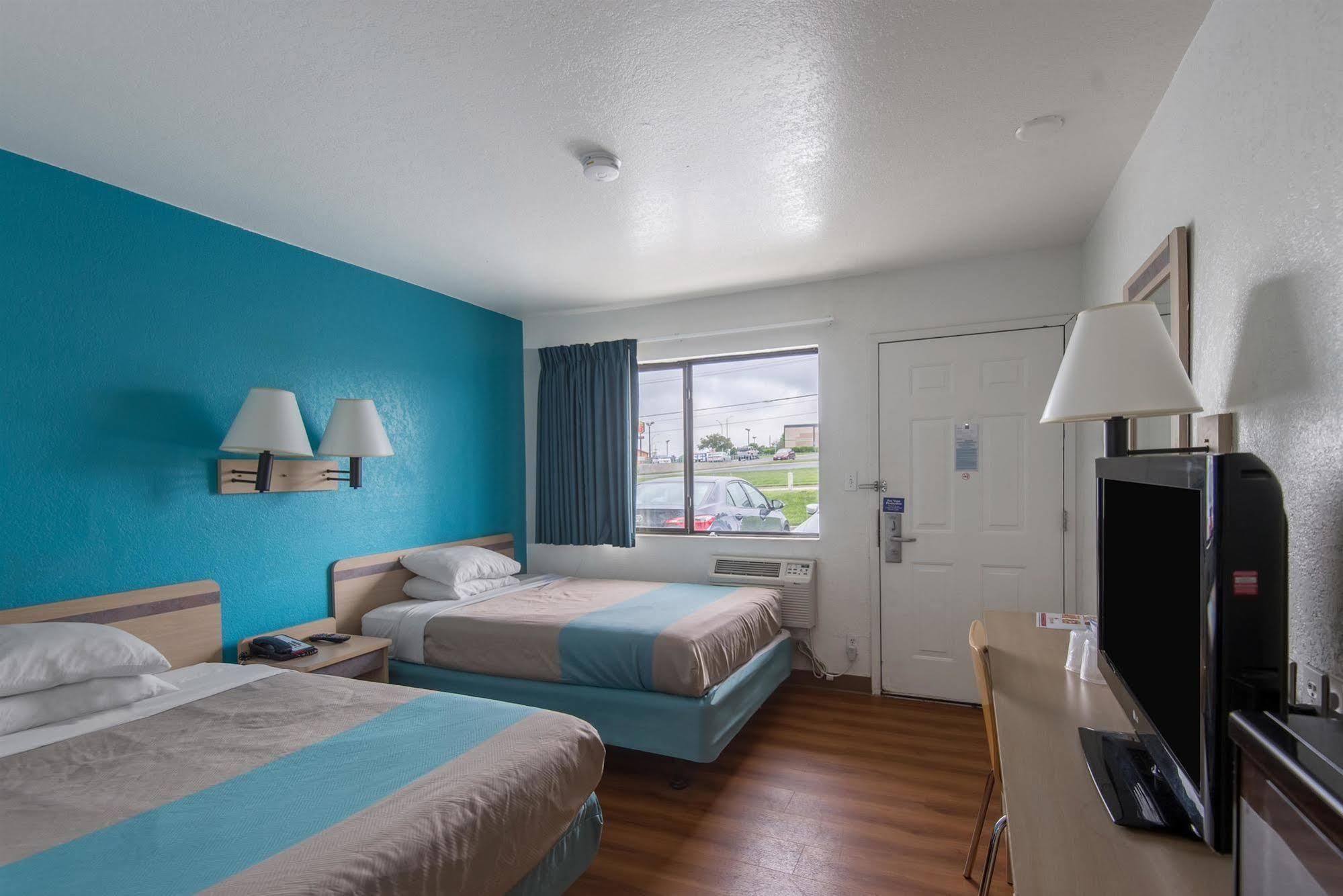 Motel 6 Kansas City, Mo - Airport エクステリア 写真