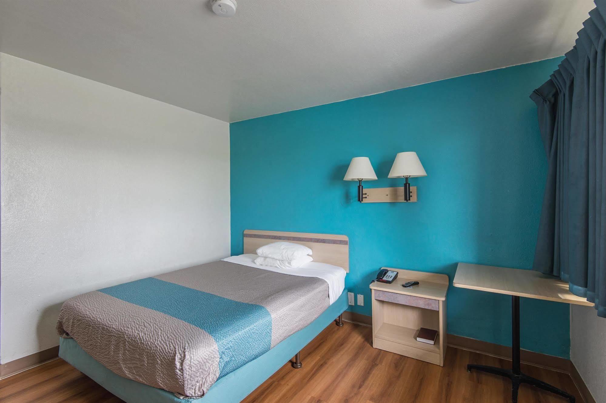 Motel 6 Kansas City, Mo - Airport エクステリア 写真