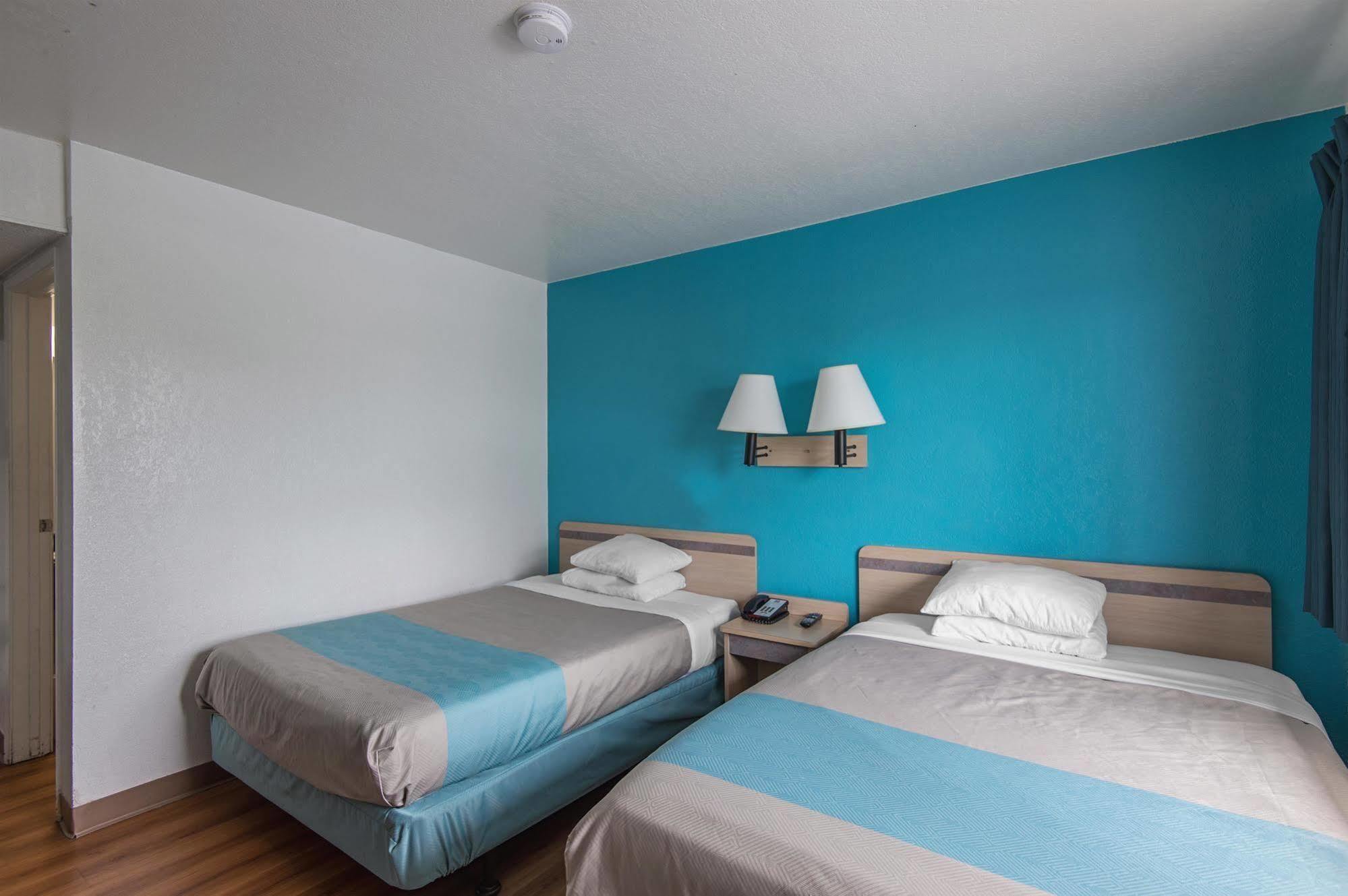 Motel 6 Kansas City, Mo - Airport エクステリア 写真