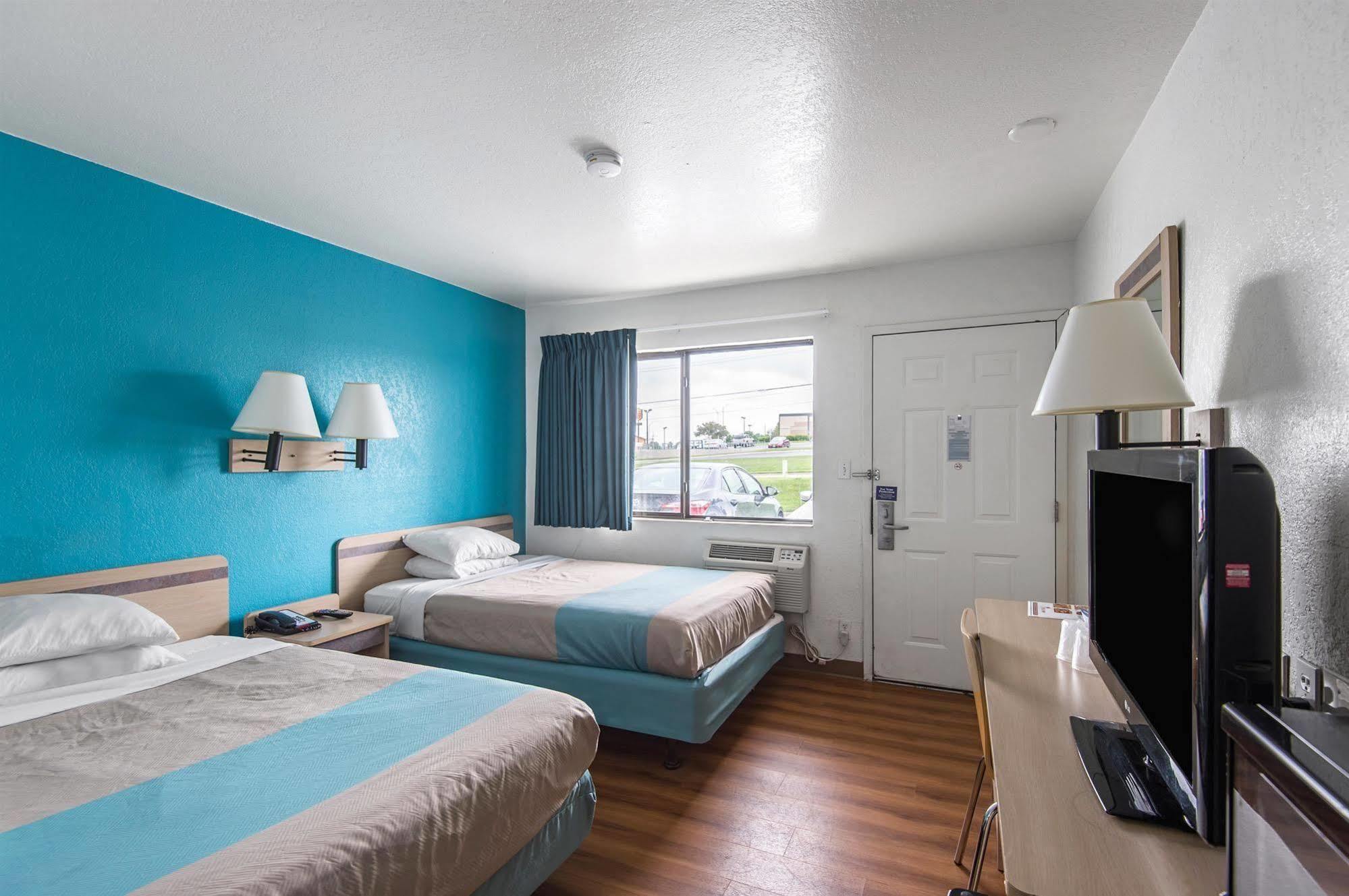 Motel 6 Kansas City, Mo - Airport エクステリア 写真